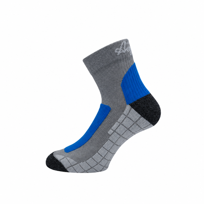 Grau-blaue Socke mit weißem Hintergrund