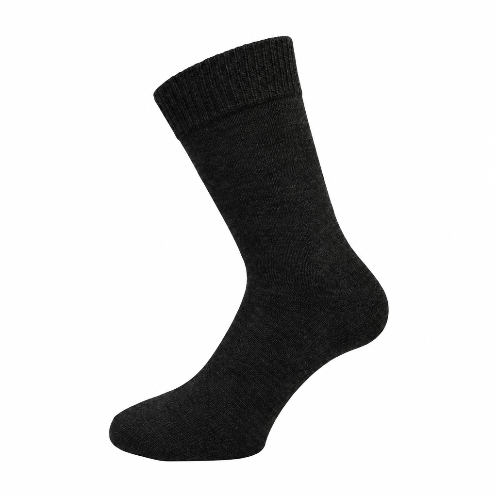 Schwarze Socke auf weißem Hintergrund